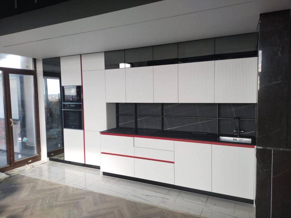 photo_5469690475964396026_y