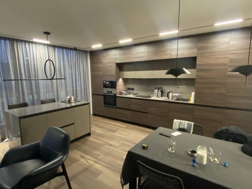 photo_5469690475964396060_y