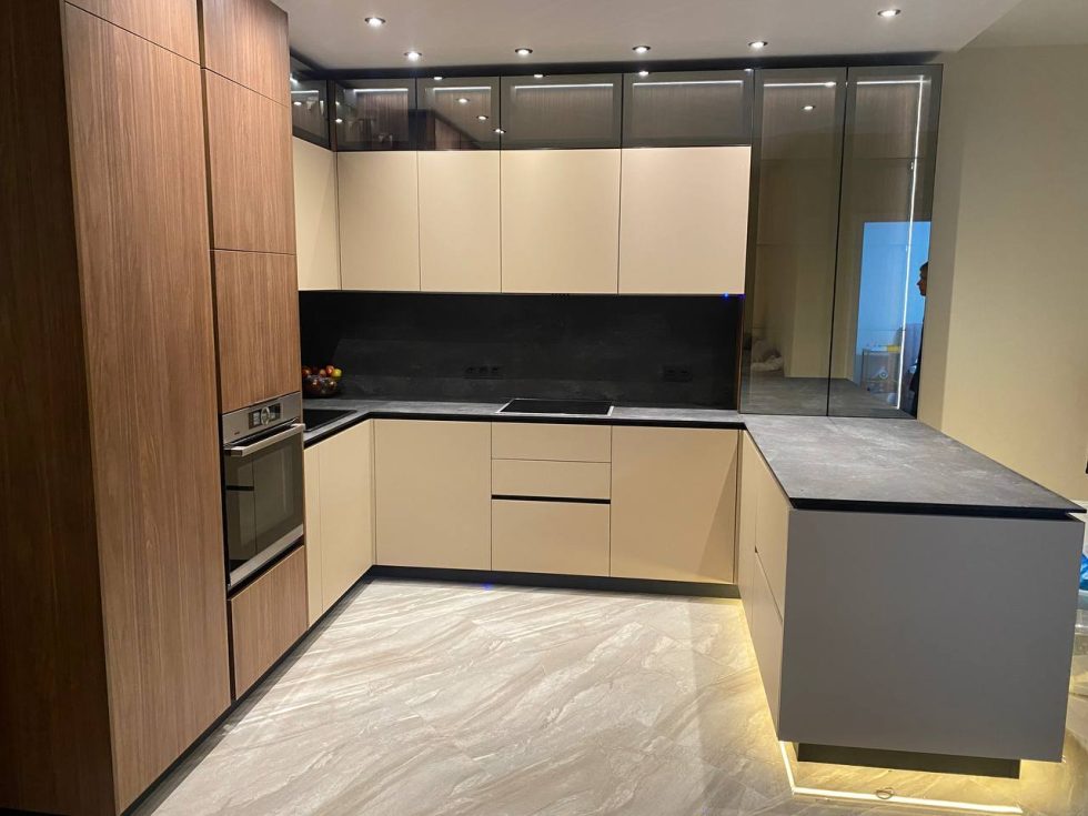 photo_5469690475964397146_y