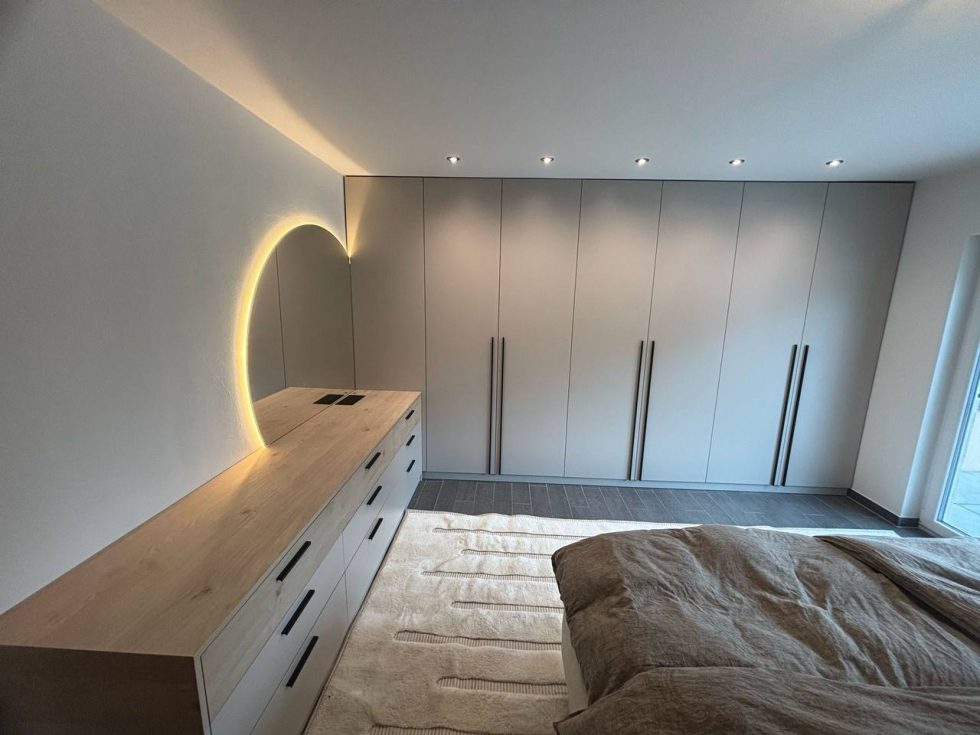 photo_5469690475964397153_y