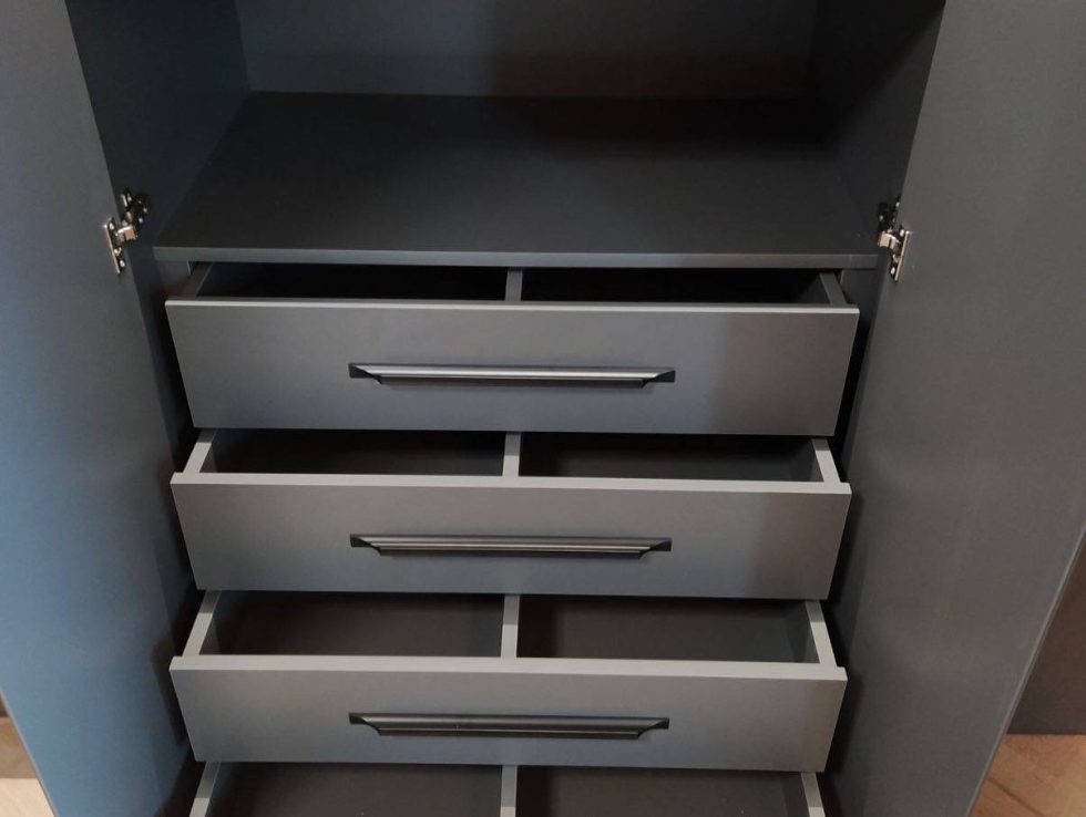 photo_5469690475964397203_y