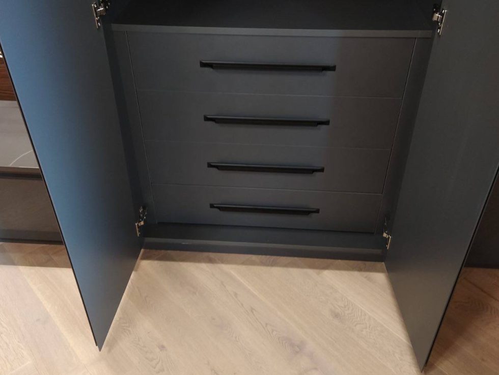 photo_5469690475964397204_y