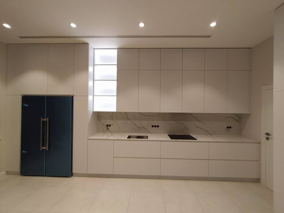 photo_5469690475964397249_y